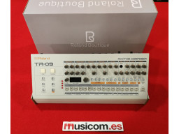 ROLAND TR 09